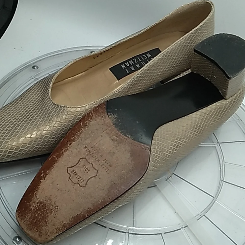 Stuart Weitzman gold faux snakeskin 8AA narrow